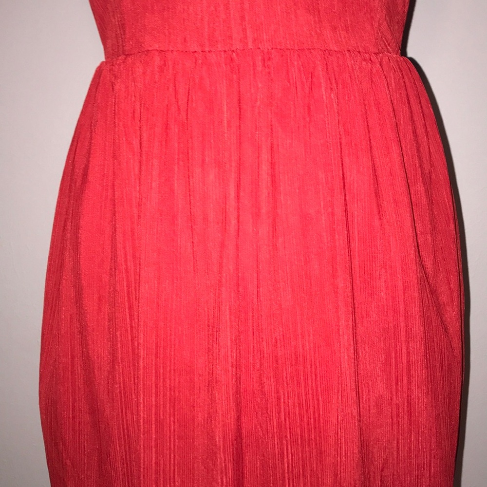 Red dress - Picture 4 of 4